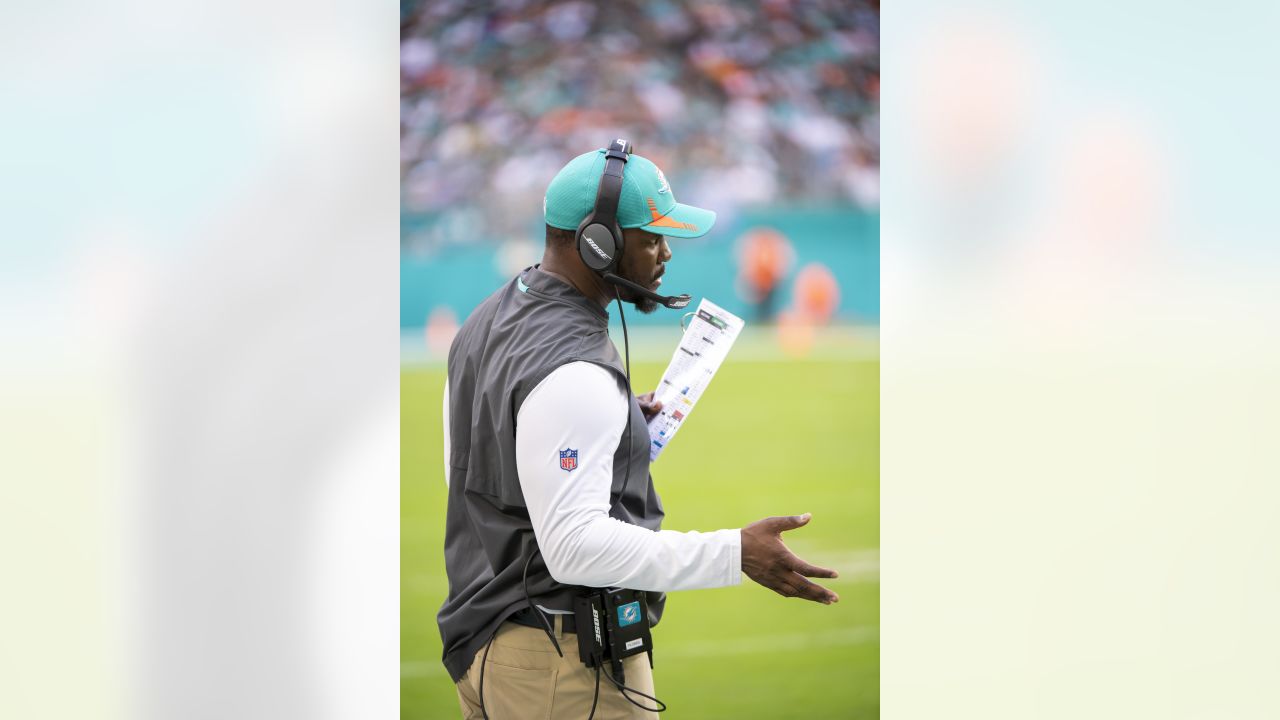 BIG HIRE‼️ #Vikings are hiring former #Dolphins head coach and #Steelers LB  coach Brian Flores to be the team's new defensive coordinator…