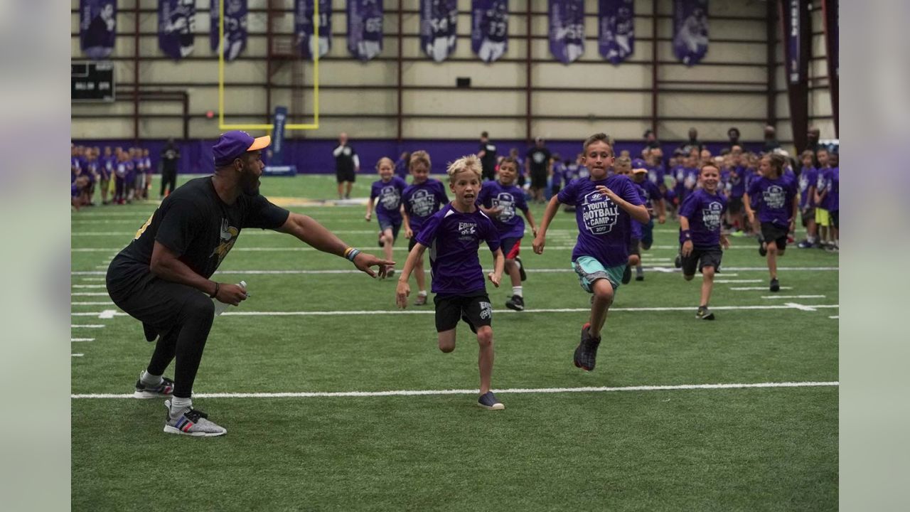 Anthony Barr at the Hyundai Youth Football Camp - Daily Norseman