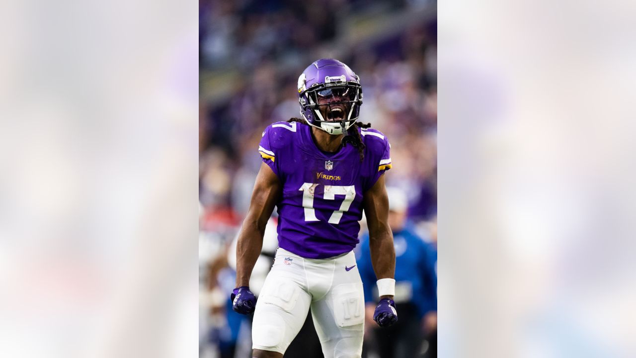 Vikings' Osborn helped pull man from burning car in Texas - ABC 6