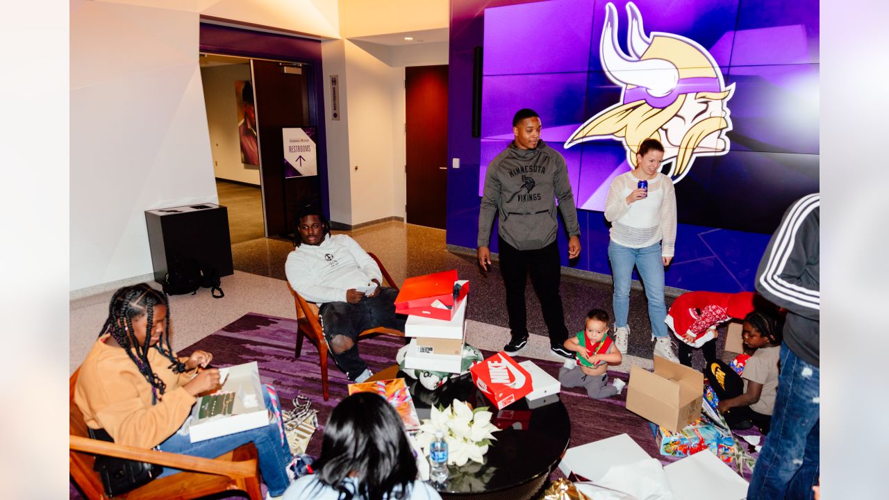 Minnesota Viking, CJ Ham, Visits Boys & Girls Club — The Statesman