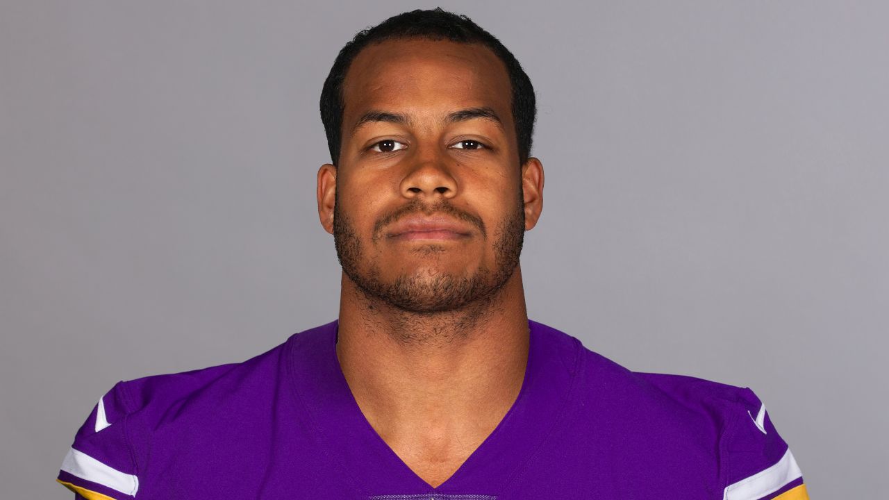 Vikings elevate Kyle Hinton, T.J. Smith from practice squad for