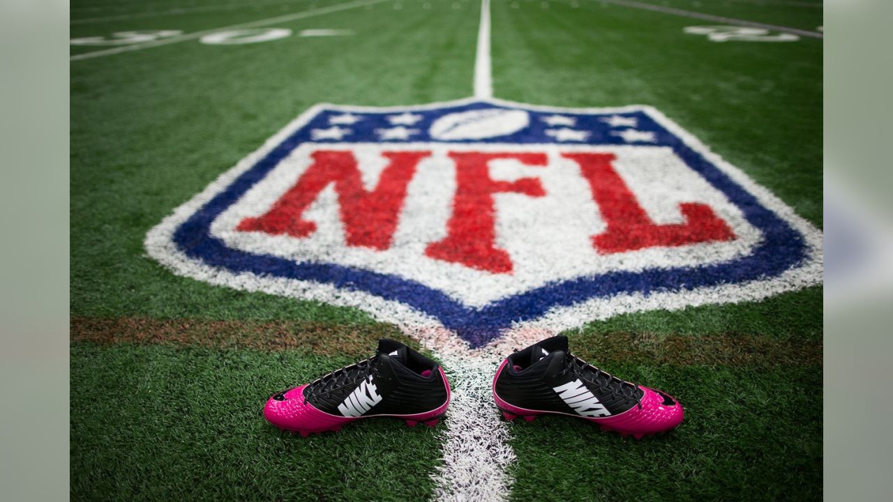 Photos: Vikings' Breast Cancer Awareness Gear