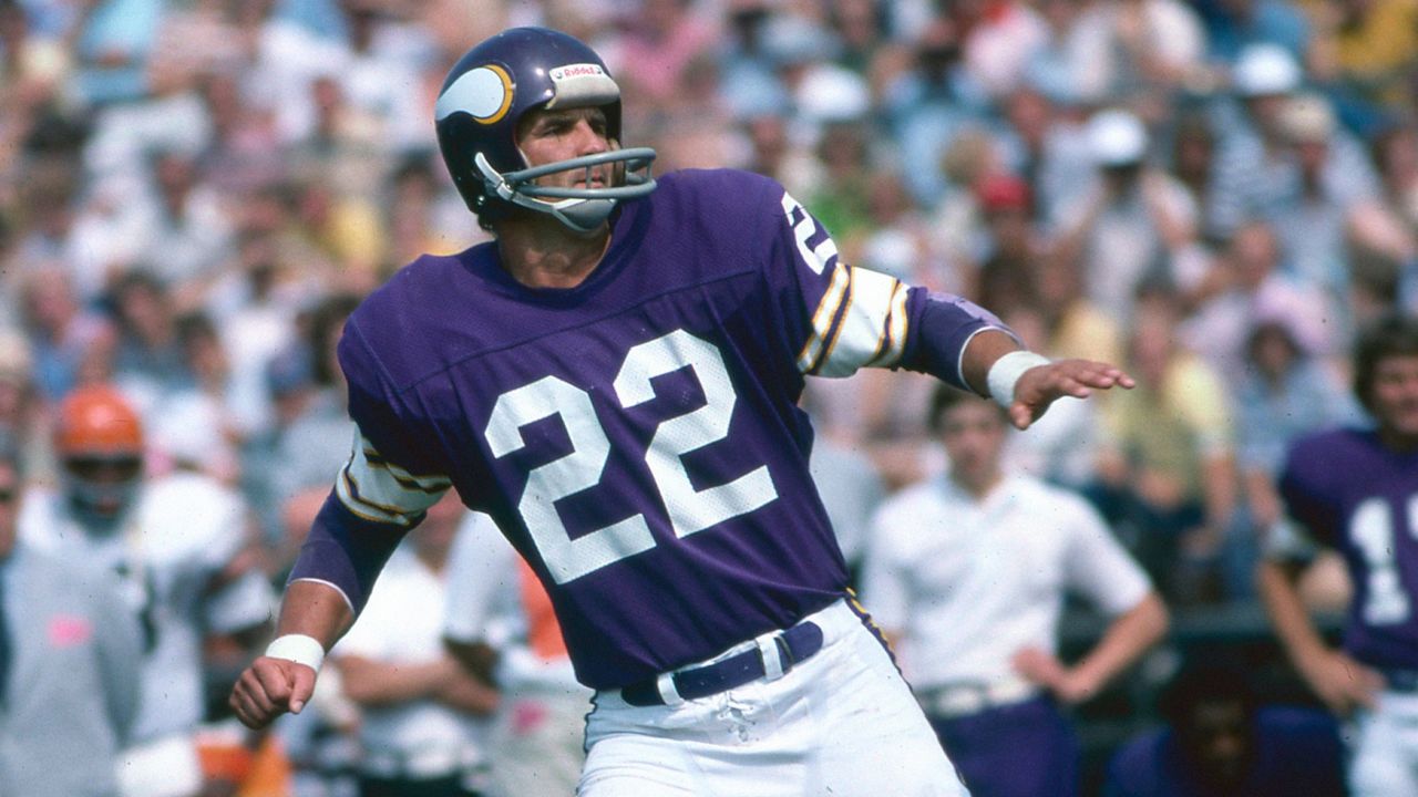 Paul Krause (22), safety of the Minnesota Vikings, August, 1970. (AP Photo  Stock Photo - Alamy