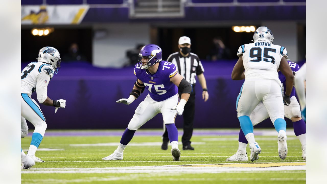 Vikings offensive line gets tested by Broncos, including Brian O'Neill  battling Von Miller – Twin Cities