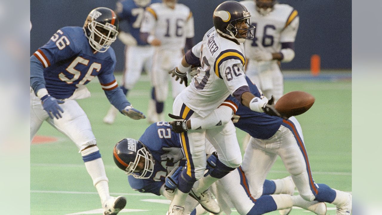 Wide receiver Cris Carter #80 of the Minnesota Vikings in action.Circa the  1990's. (Icon Sportswire via AP Images Stock Photo - Alamy