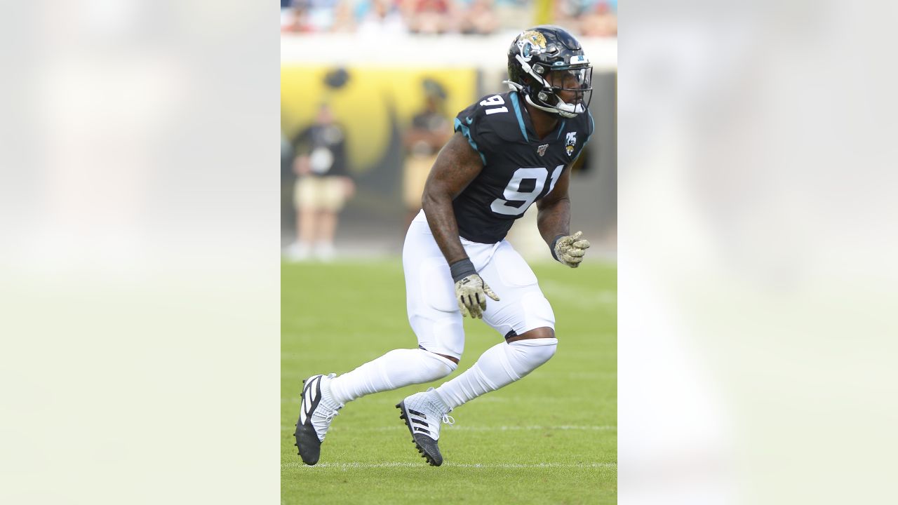 Former Maryland football star Yannick Ngakoue signs with the Las