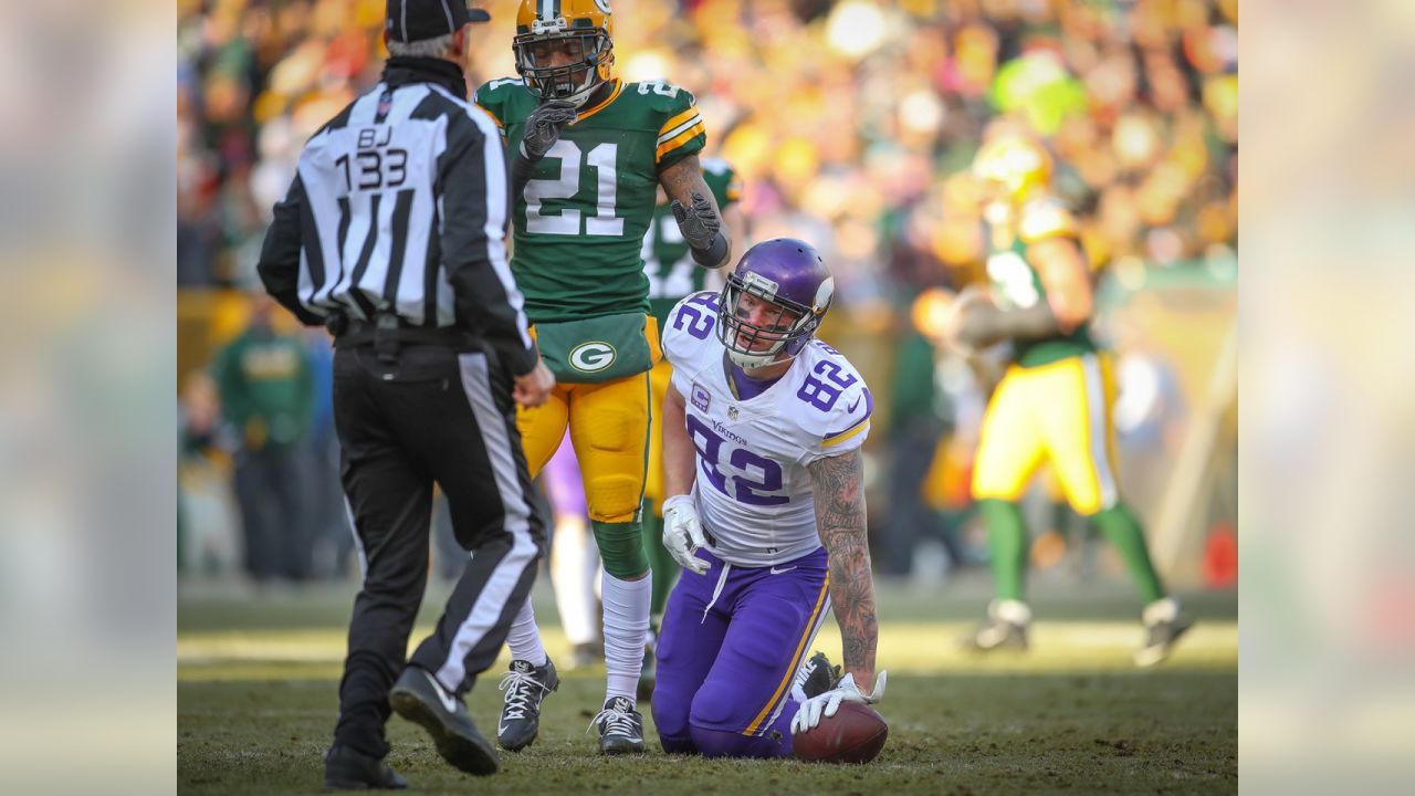 Vikings, Packers Face Off on Christmas Eve