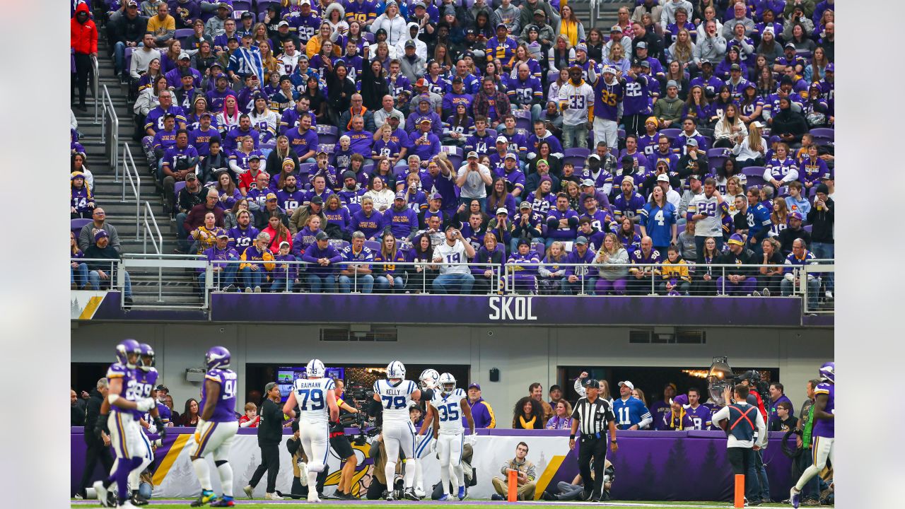 Indianapolis Colts vs. Minnesota Vikings. Fans support on NFL Game.  Silhouette of supporters, big screen with two rivals in background Stock  Photo - Alamy