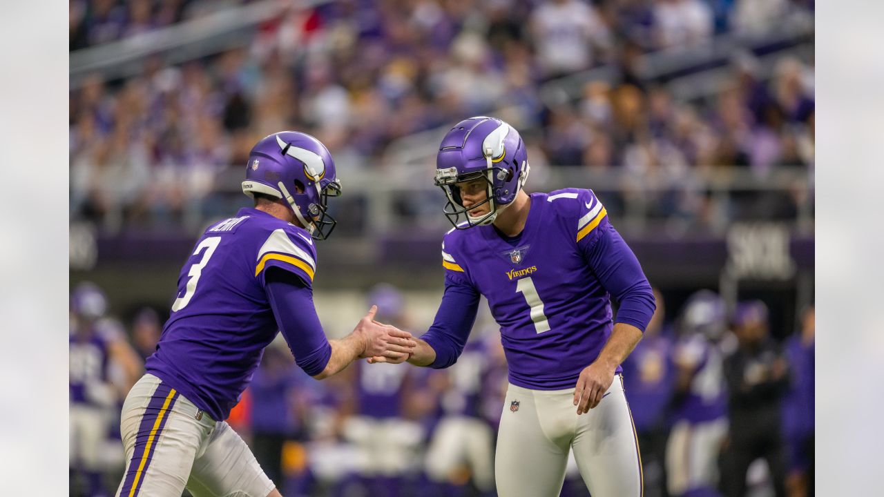 Vikings re-signing punter Jordan Berry