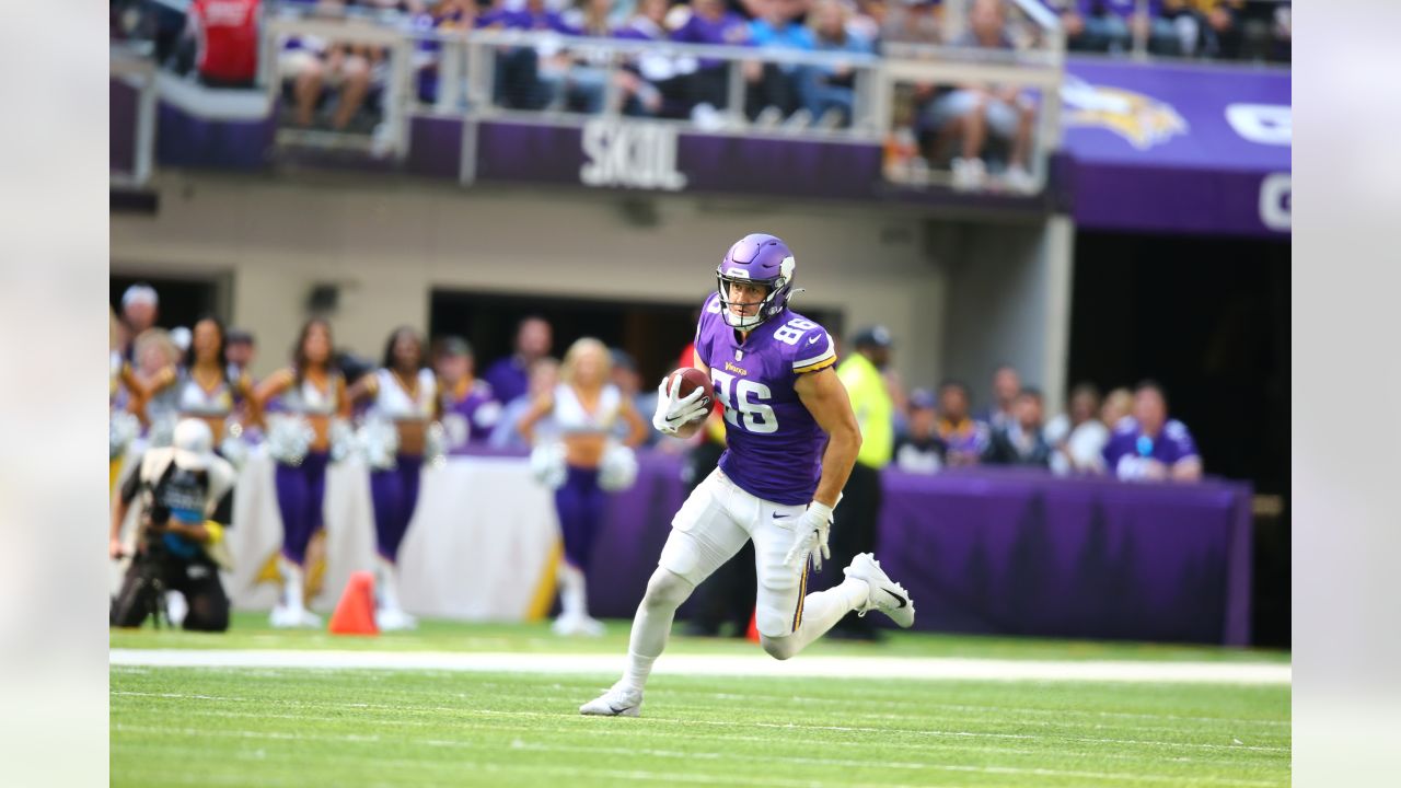 Minnesota Vikings tight end Johnny Mundt (86) on the field before an NFL  football game against the Dallas Cowboys, Sunday, Nov. 20, 2022 in  Minneapolis. (AP Photo/Stacy Bengs Stock Photo - Alamy