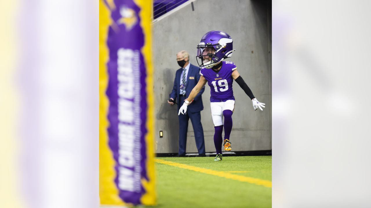 Minnesota Vikings' Harrison Smith during warm-up before during the  International Series NFL match at Twickenham, London. PRESS ASSOCIATION  Photo. Picture date: Sunday October 29, 2017. See PA story GRIDIRON London.  Photo credit