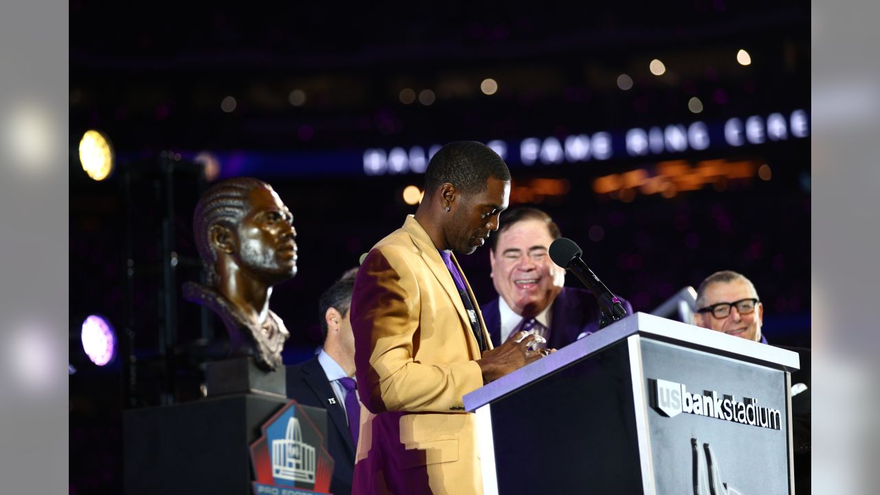 Randy Moss Receives Pro Football Hall of Fame Ring