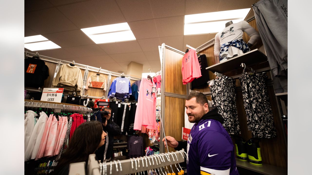 Vikings Team Up with SCHEELS to Spread Holiday Cheer