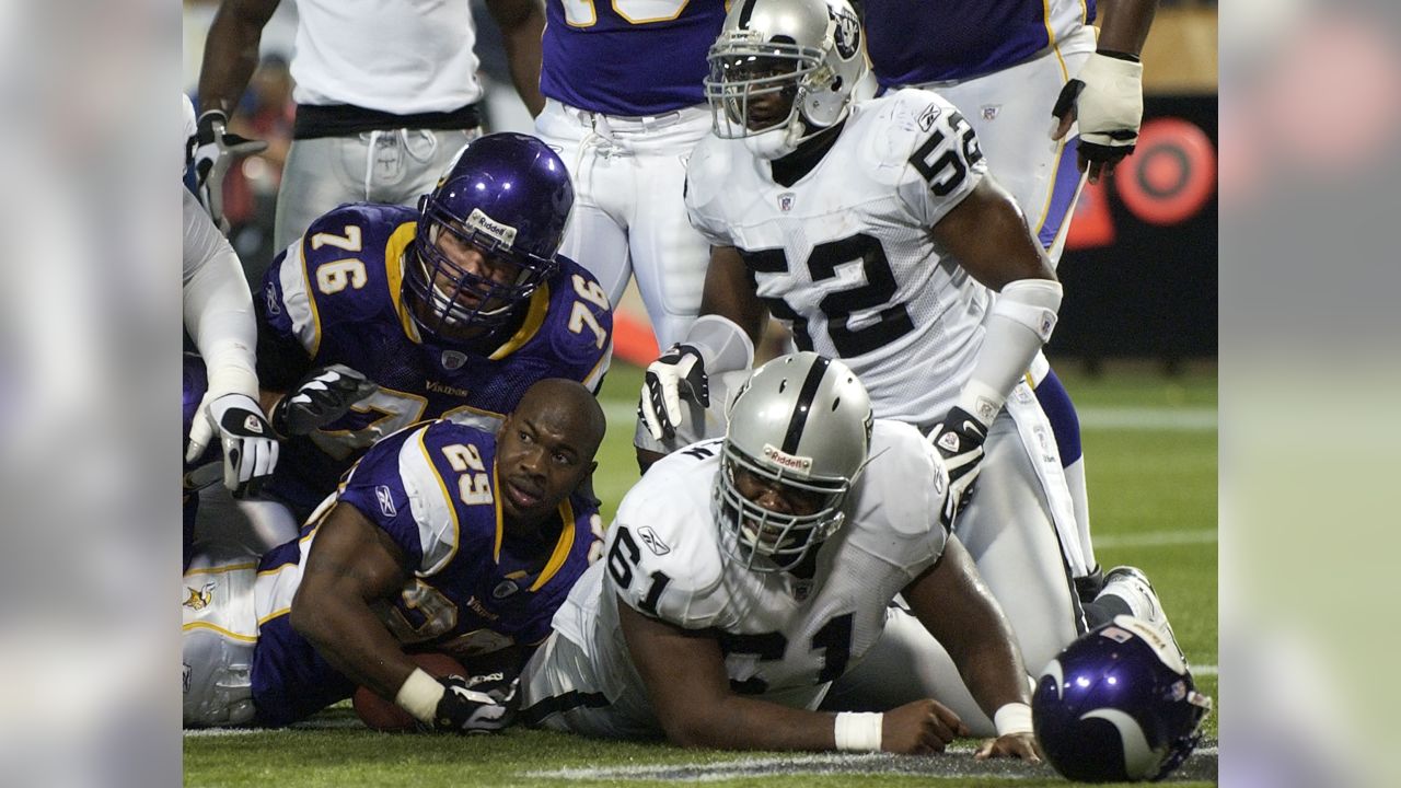 Minnesota Vikings offensive lineman Steve Hutchinson (76) on the