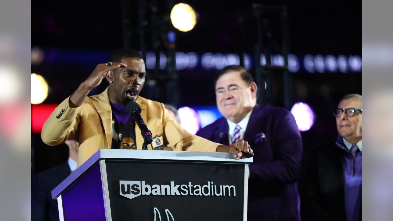 Minnesota Vikings - Randy Moss will receive his Pro Football Hall of Fame  Ring of Excellence during Sunday night's game. His Hall of Fame bust will  be on display at the #VikingsMuseum