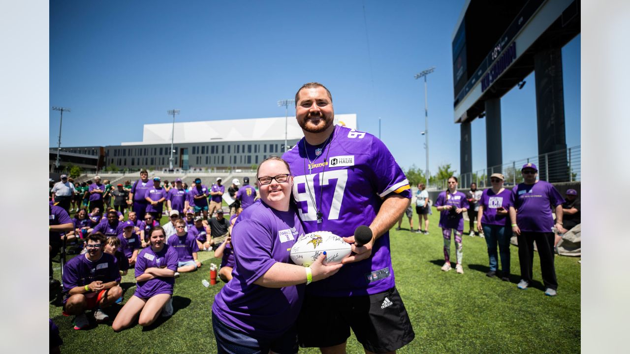 Vikings' Harrison Phillips keeping busy off field with charity