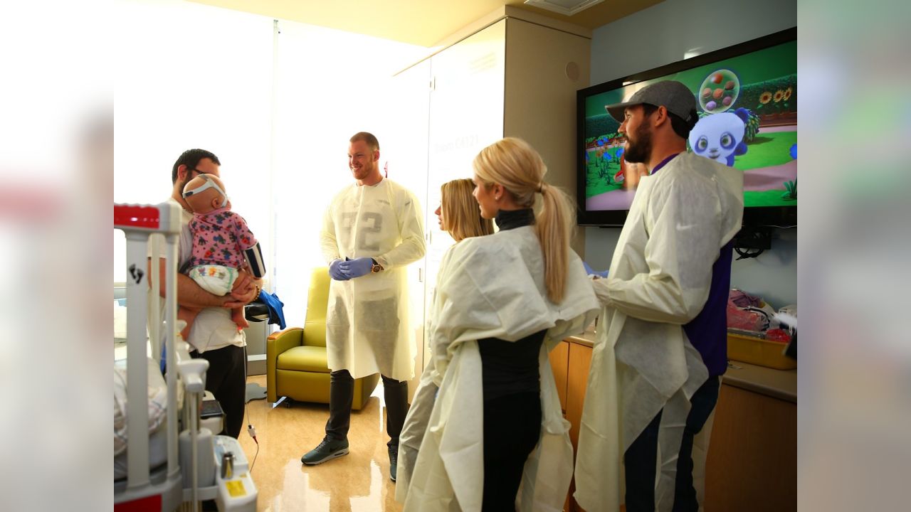 Vikings' Adam Thielen Surprises Nurse At Hospital With 2 Super Bowl Tickets