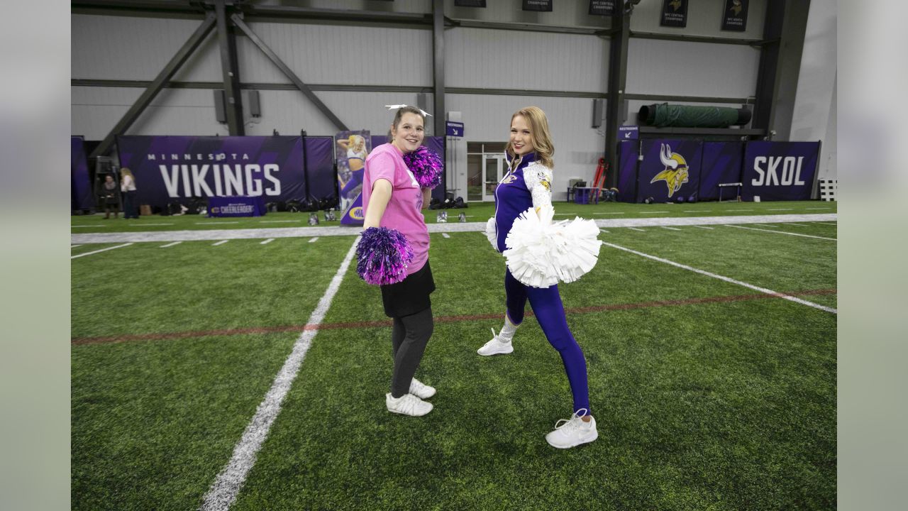 SKOL: MN Schools Cheer On Vikings Ahead Of Saturday Game - CBS Minnesota