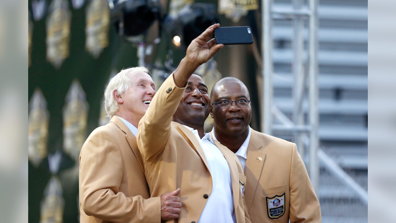 Hall of Fame Defensive End, Longtime Viking Chris Doleman Dies at 58 -  InsideHook