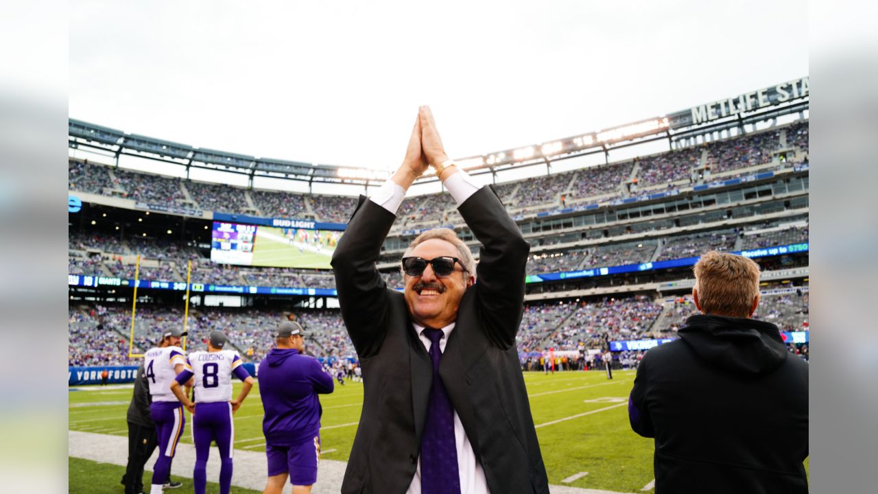 Dog clapping along to Vikings' SKOL chant is must-see content