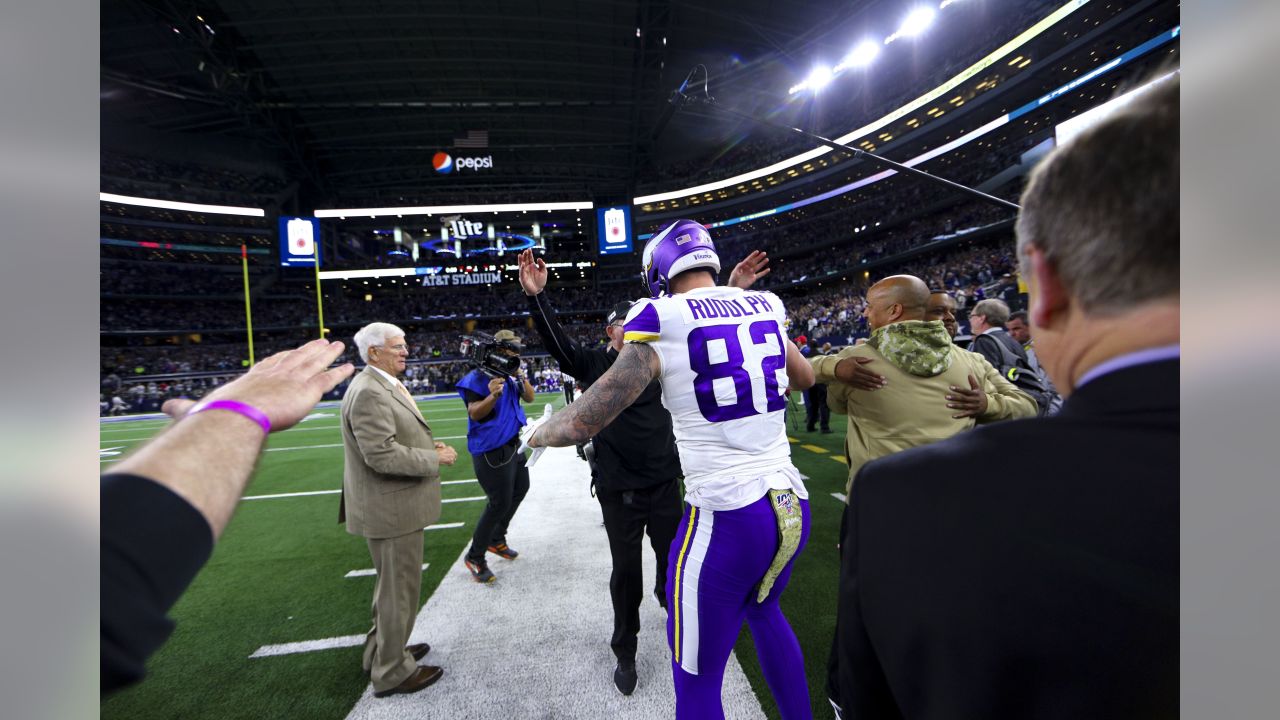 Cook leads Vikings to 28-24 prime-time road win over Cowboys