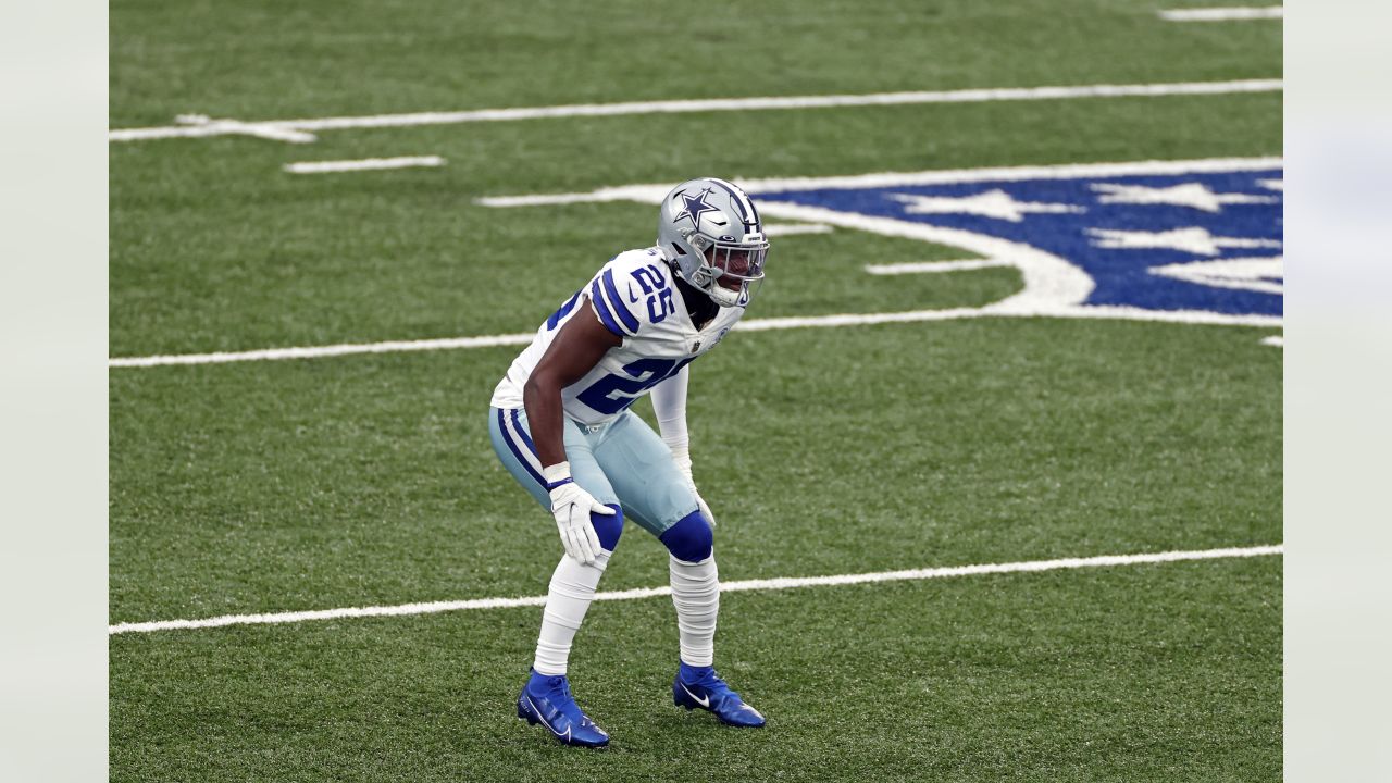 Minnesota Vikings safety Xavier Woods plays against the Dallas