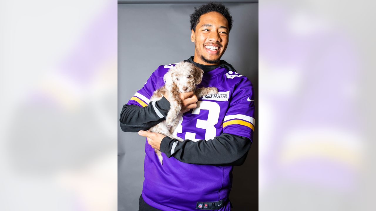 Vikings Team with Animal Shelter & Pet Food Shelf to Make Paws-itive Impact