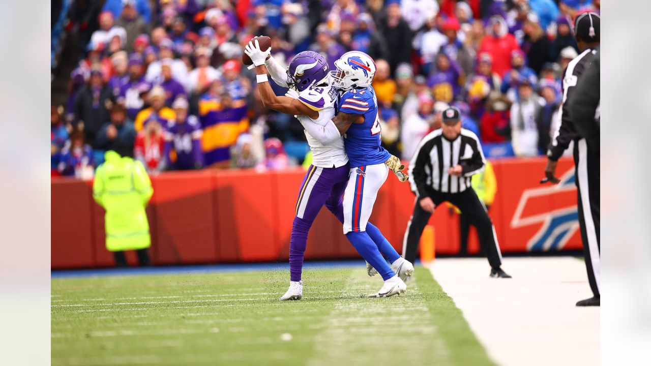 2,677 Buffalo Bills V Minnesota Vikings Photos & High Res Pictures