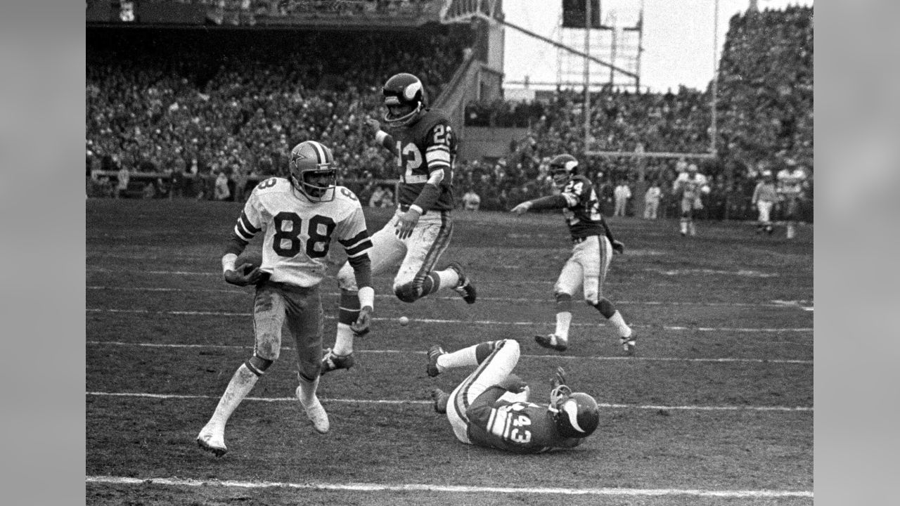 Paul Krause (22), safety of the Minnesota Vikings, August, 1970. (AP Photo  Stock Photo - Alamy