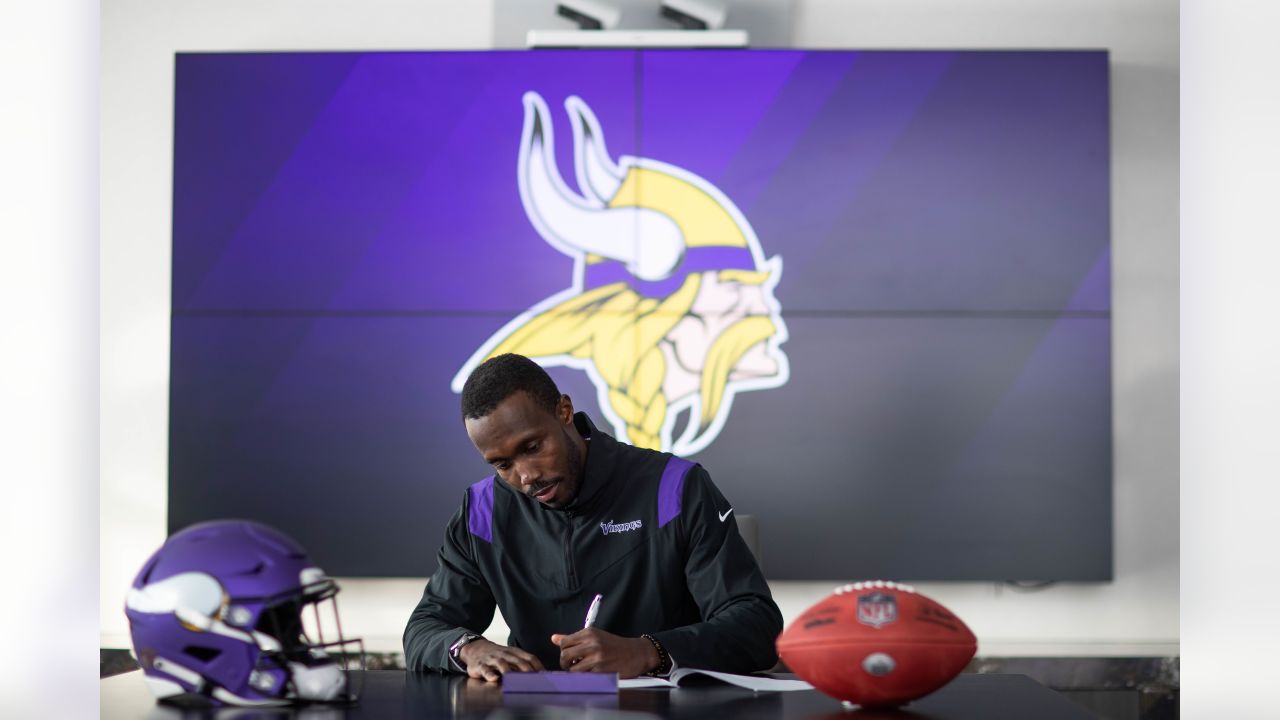 Minnesota Vikings general manager Kwesi Adofo-Mensah stands on the field  before an NFL football game against the Detroit Lions, Sunday, Sept. 25,  2022, in Minneapolis. (AP Photo/Andy Clayton-King Stock Photo - Alamy