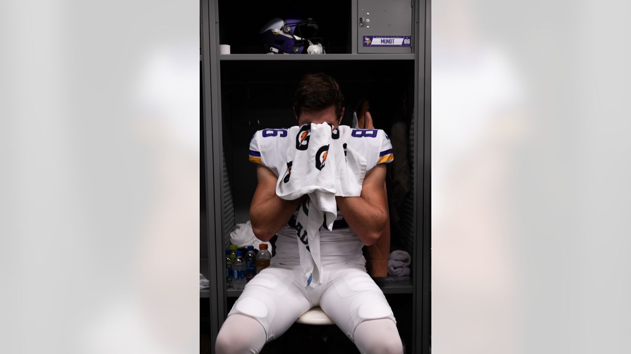 Minnesota Vikings tight end Johnny Mundt (86) looks on during an NFL  preseason football game against the Las Vegas Raiders on Aug. 14, 2022, in  Las Vegas. (AP Photo/Denis Poroy Stock Photo - Alamy