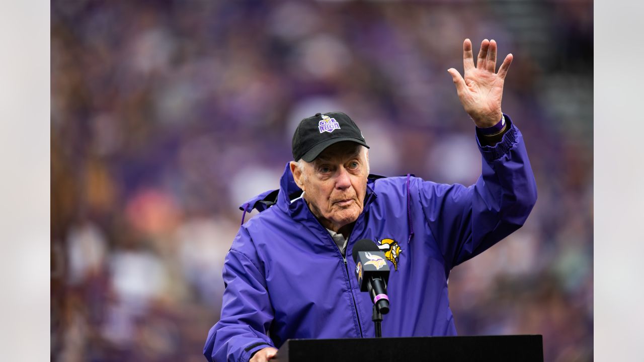 Young Ravens Fan Had Priceless Reaction to High-Fiving Lamar