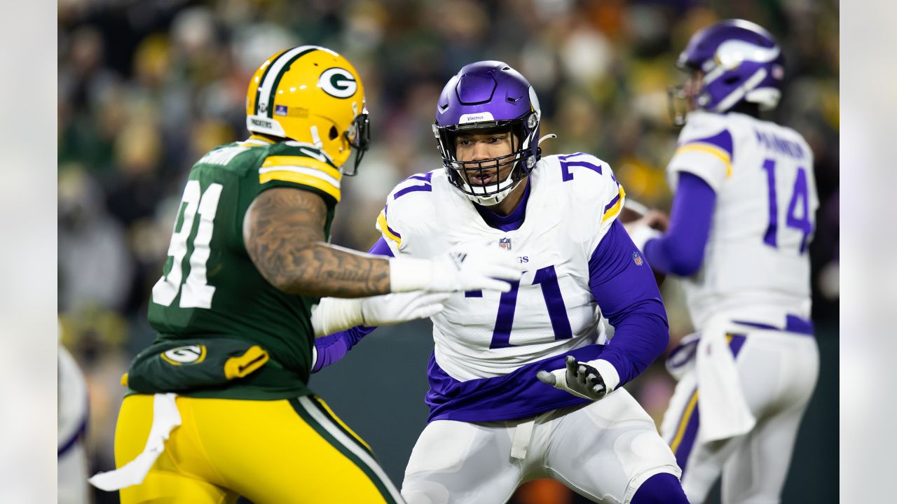 Vikings' new lineman Ross Blacklock wants to cut a deal to get No. 90 from  Esezi Otomewo – Twin Cities