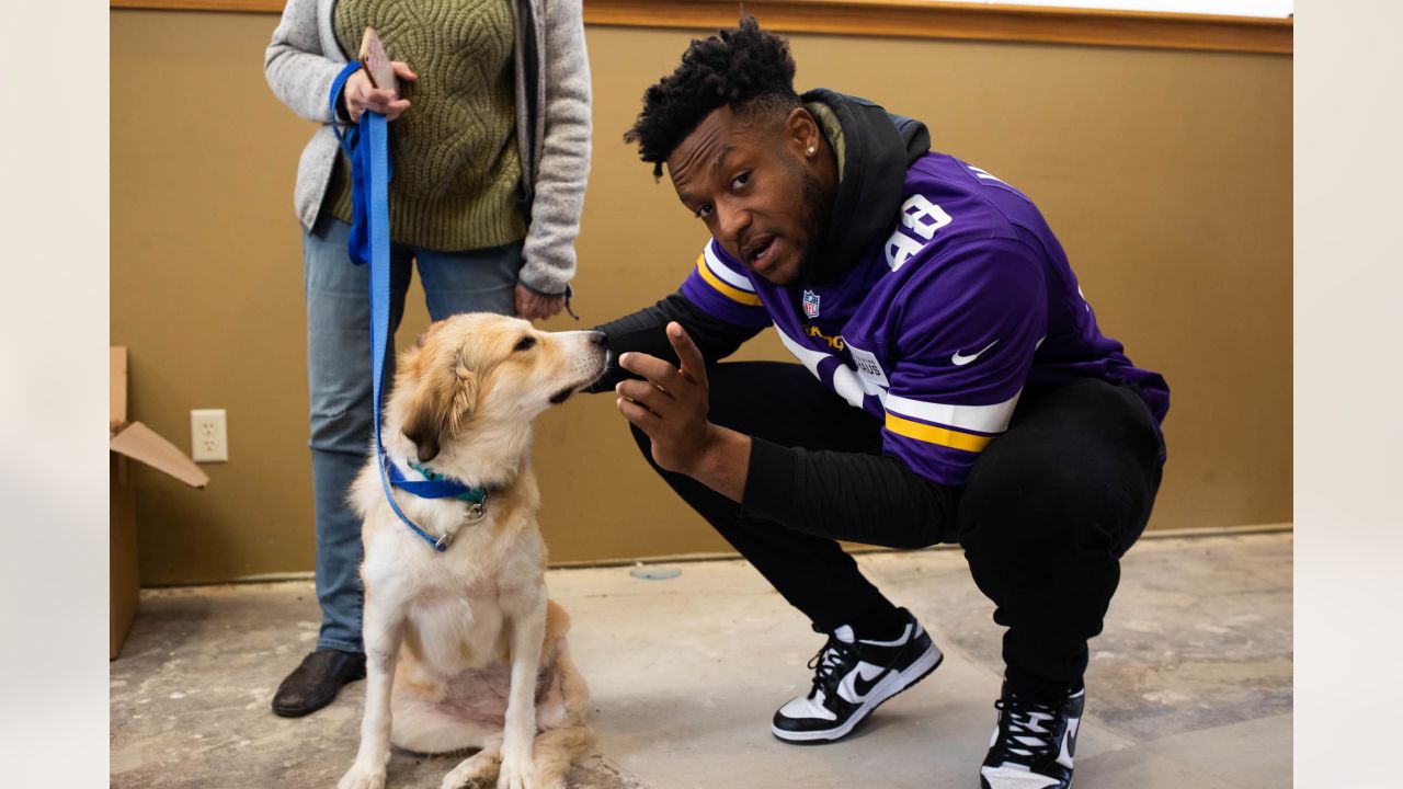 Vikings Team with Animal Shelter & Pet Food Shelf to Make Paws-itive Impact