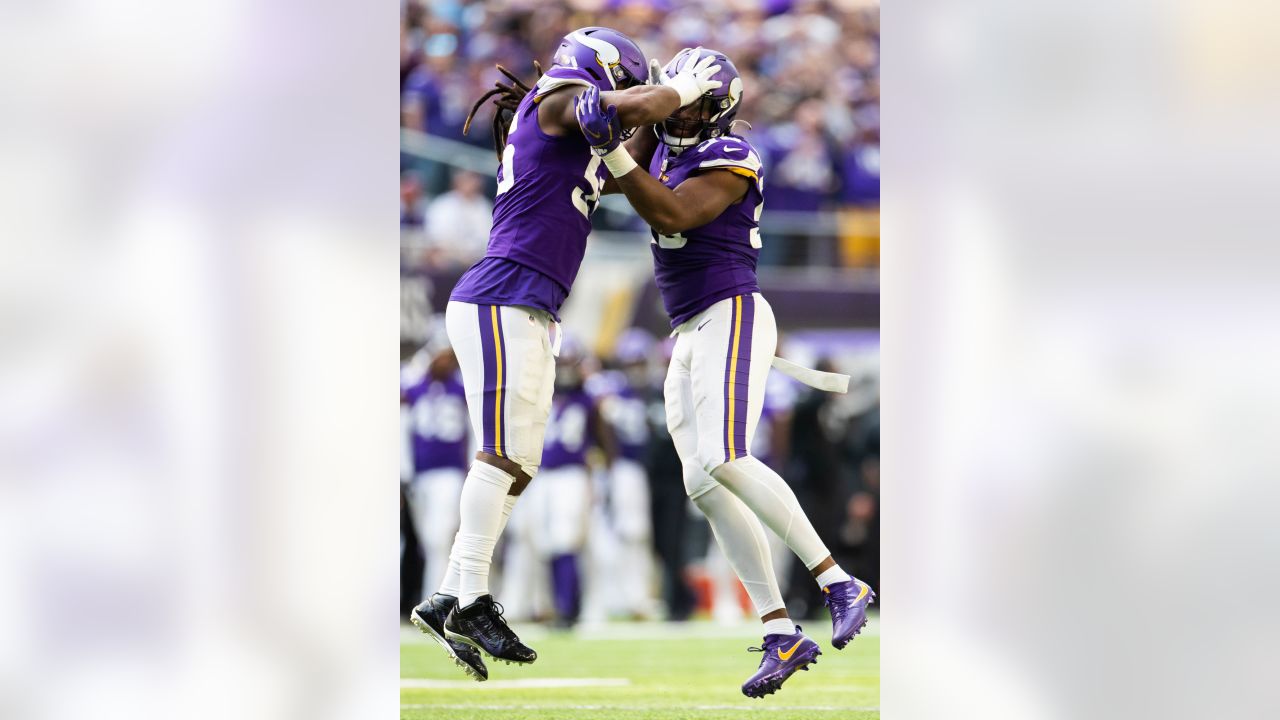 Vikings and Danielle Hunter end standoff, reach new deal