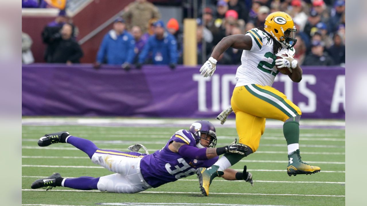 11,471 Minnesota Vikings V Green Bay Packers Stock Photos, High-Res  Pictures, and Images - Getty Images