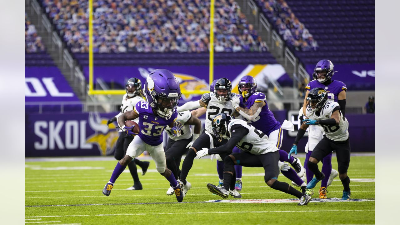 Vikings' Harrison Smith Dives for Remarkable INT Against Dolphins – NBC  Boston