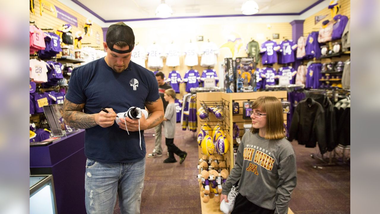 Photos: The Rhino Meets Vikings Fans at MOA