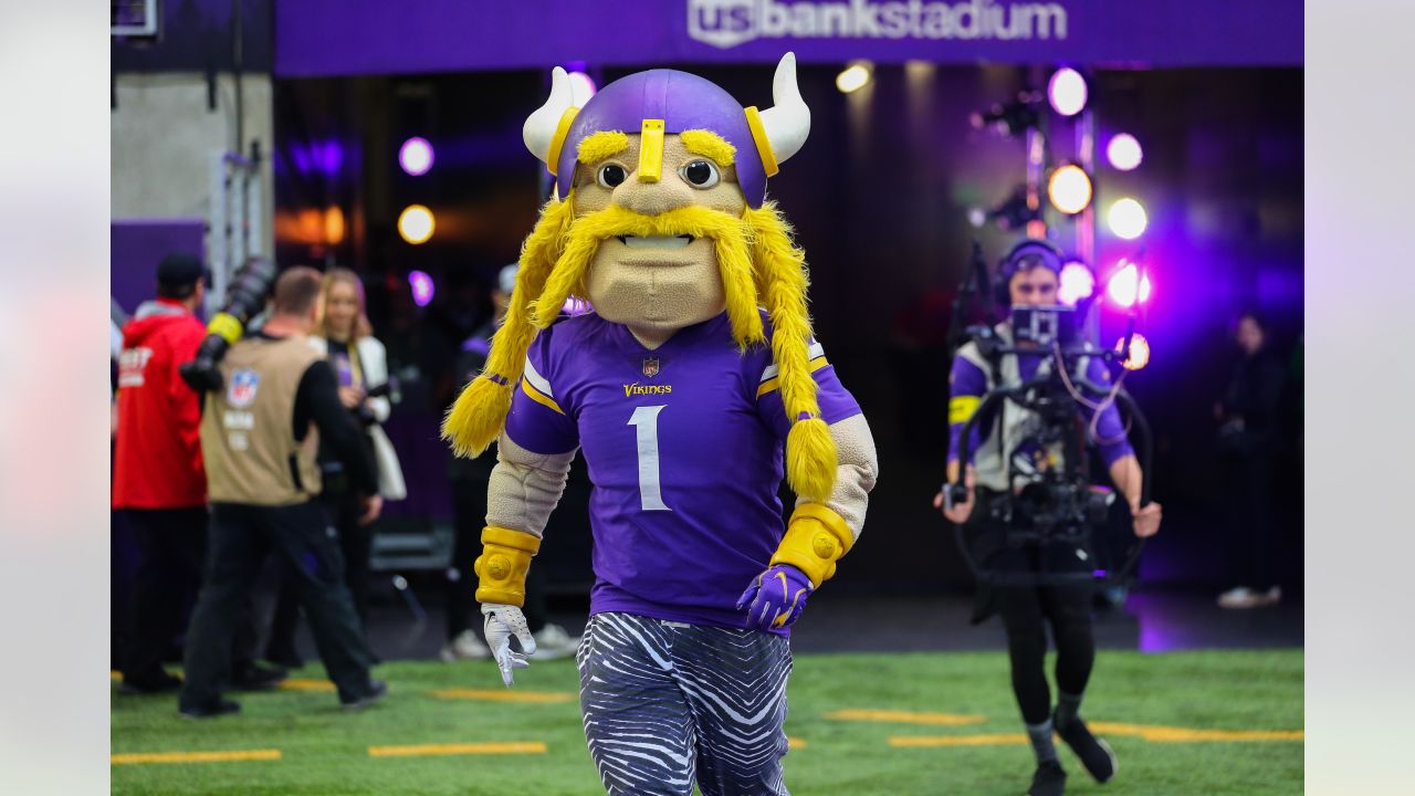 1998 Halftime Celebration, The #Vikings honored the 15-1 1998 squad during  halftime of Sunday's game. 