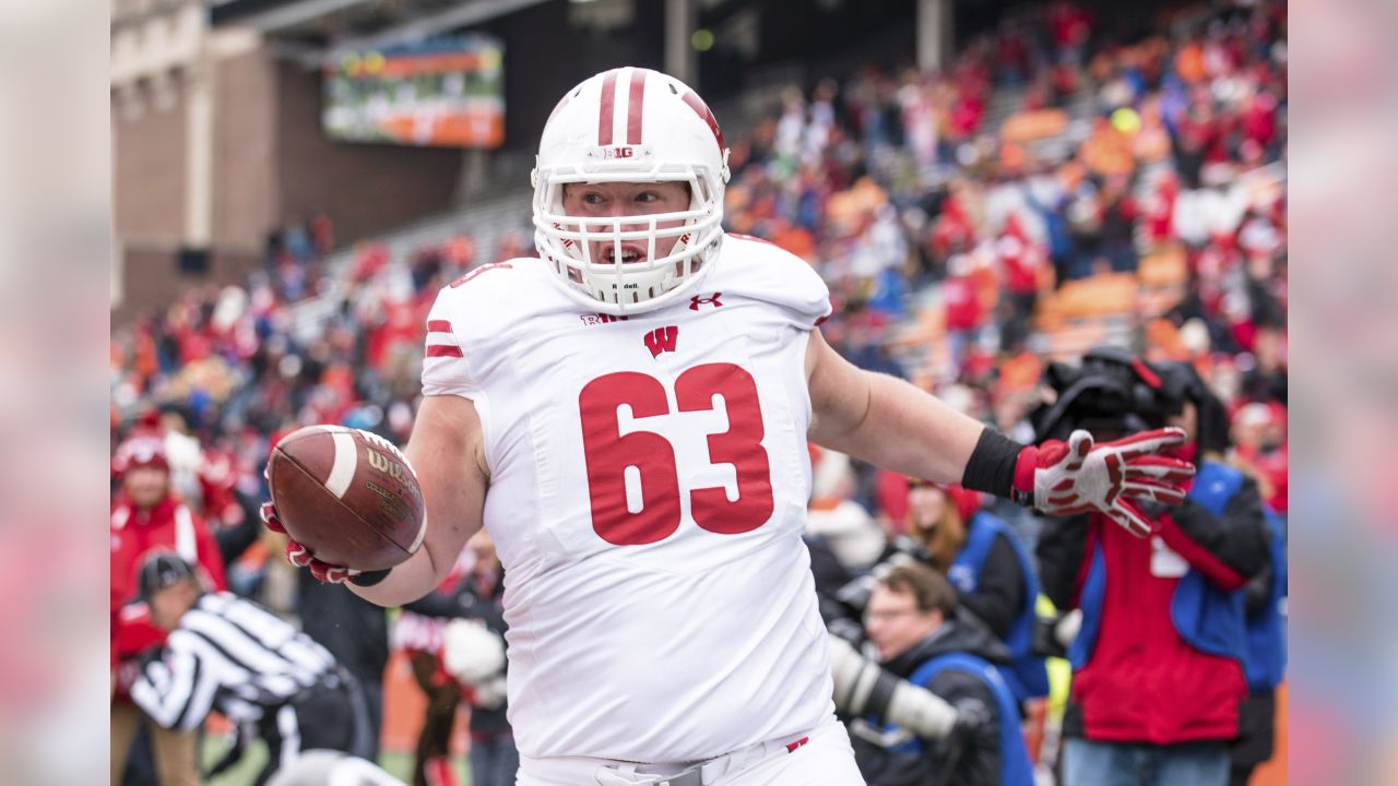 Wisconsin Football on X: Michael Deiter is clearly fired up for photo day.  