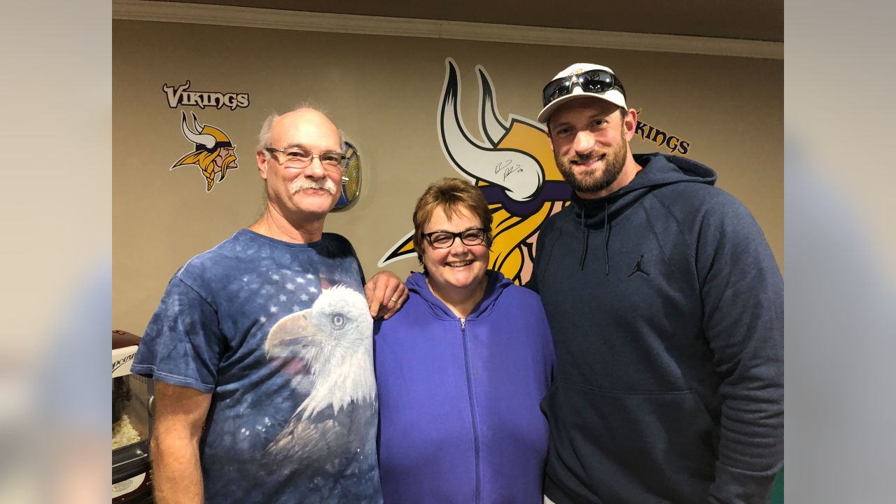 Brian Robison Sounds The Gjallarhorn, Leads Skol Chant Prior to Minnesota  Vikings-Green Bay Packers 