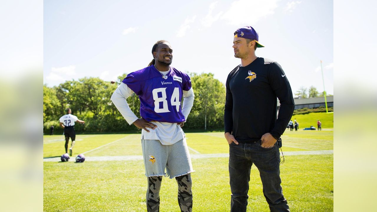 Josh Duhamel is always a big supporter of Vikings!