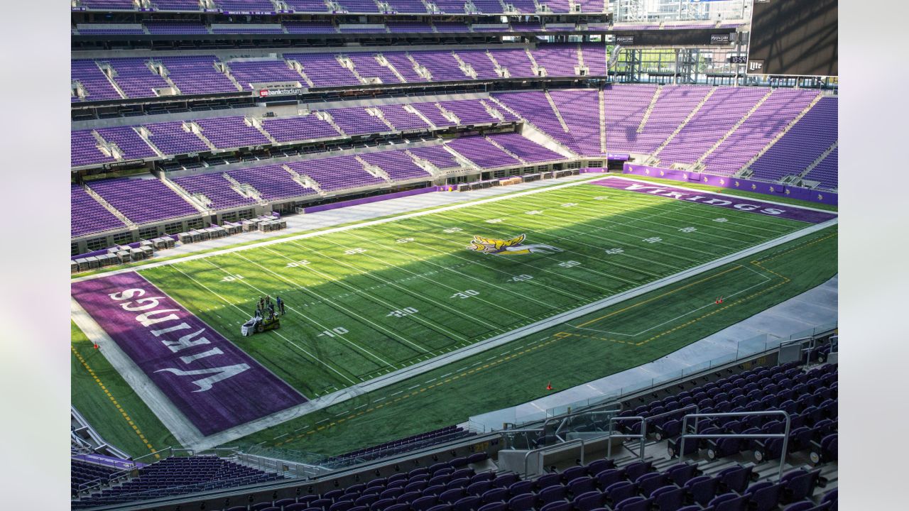 Vikings look worthy of palatial new stadium, which also looks