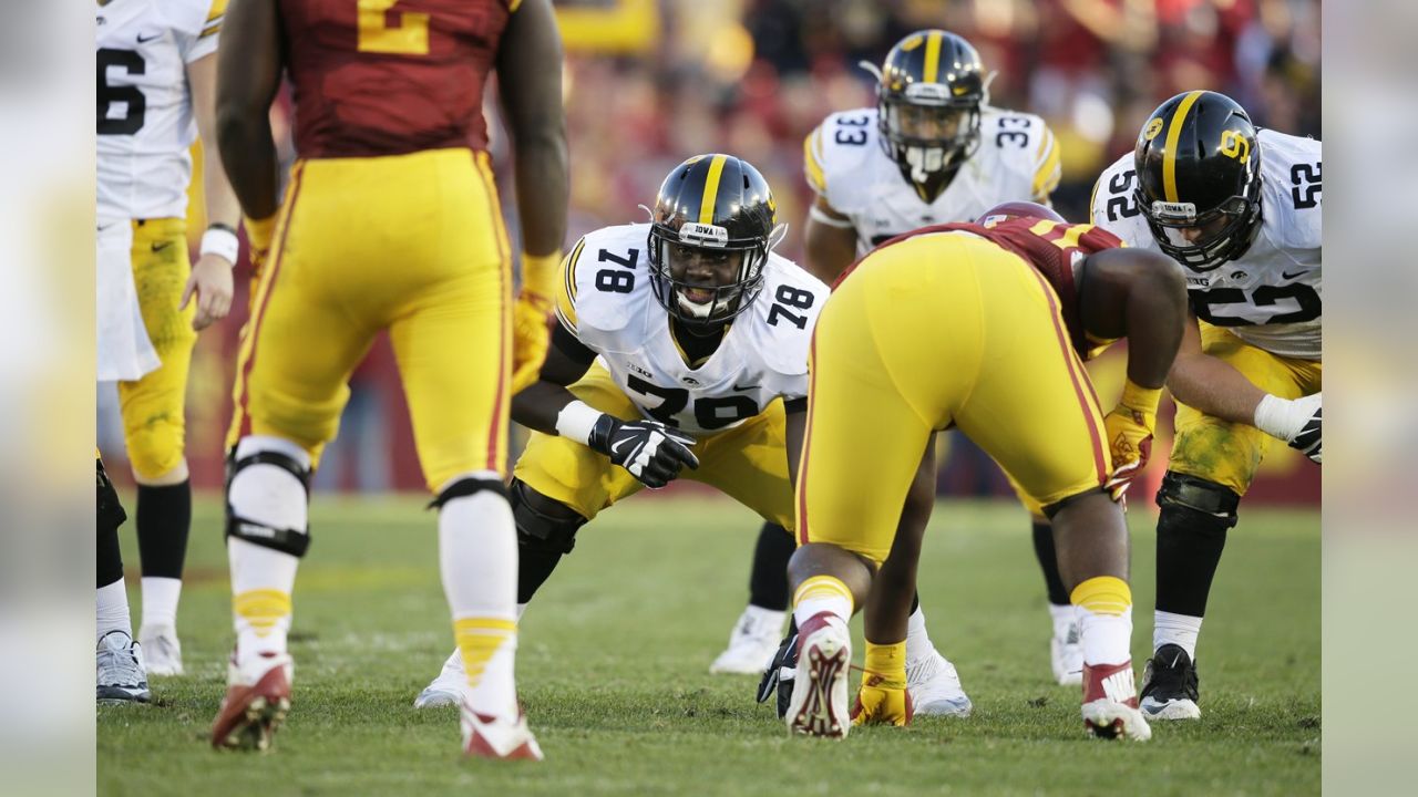 Pittsburgh Steelers guard James Daniels (78) blocks during an NFL