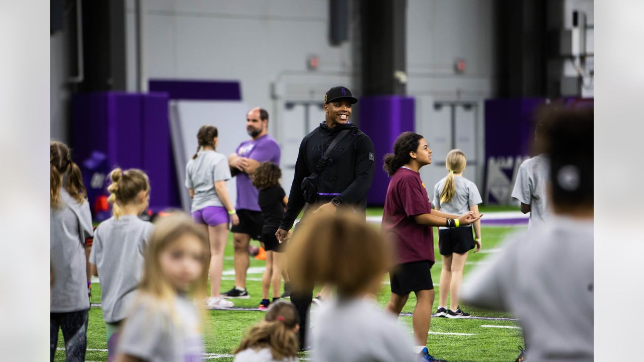 Minnesota Viking, CJ Ham, Visits Boys & Girls Club — The Statesman