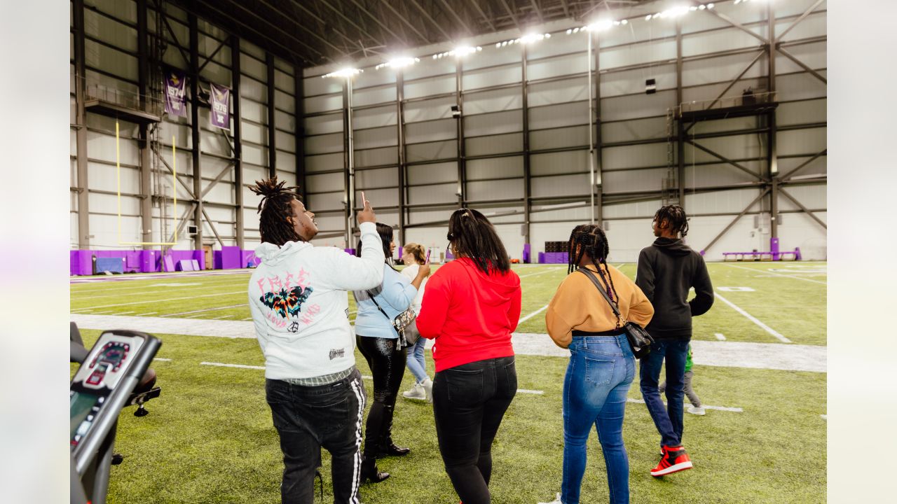 Minnesota Viking, CJ Ham, Visits Boys & Girls Club — The Statesman