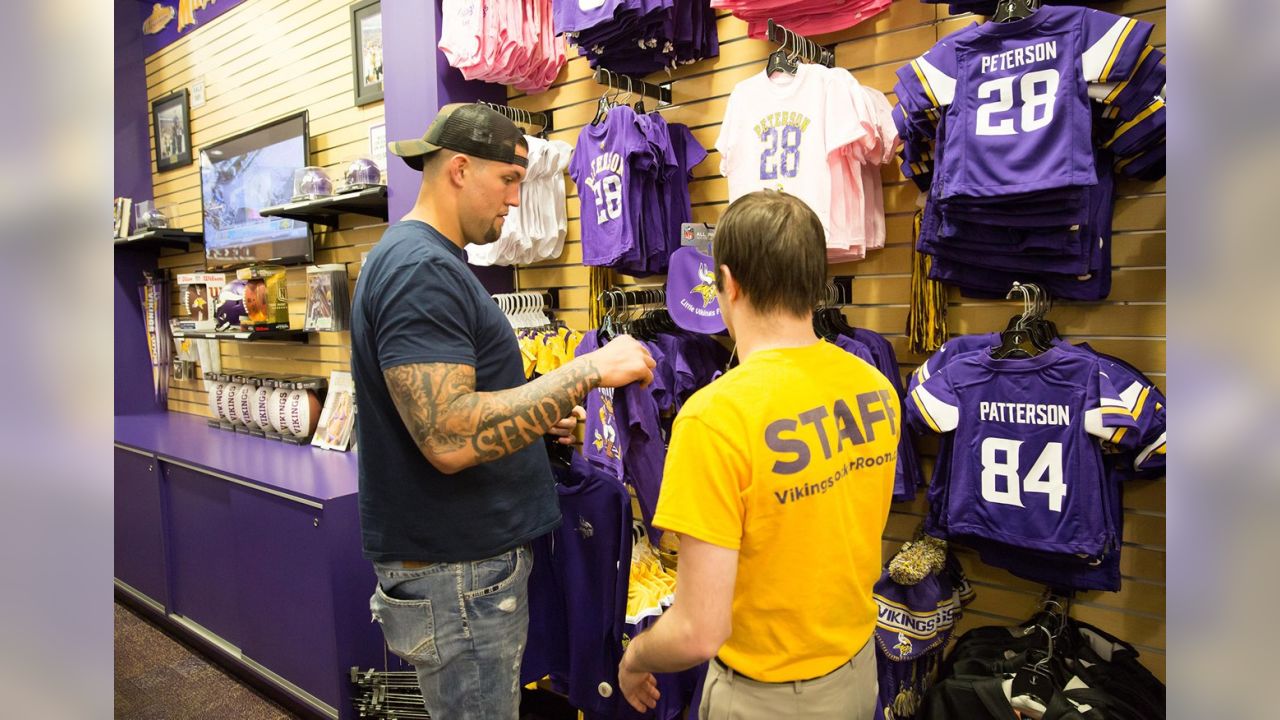 Photos: The Rhino Meets Vikings Fans at MOA