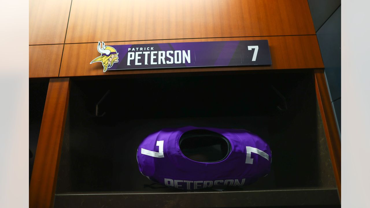 Locker Room Photos Ahead of Vikings Wild Card Matchup