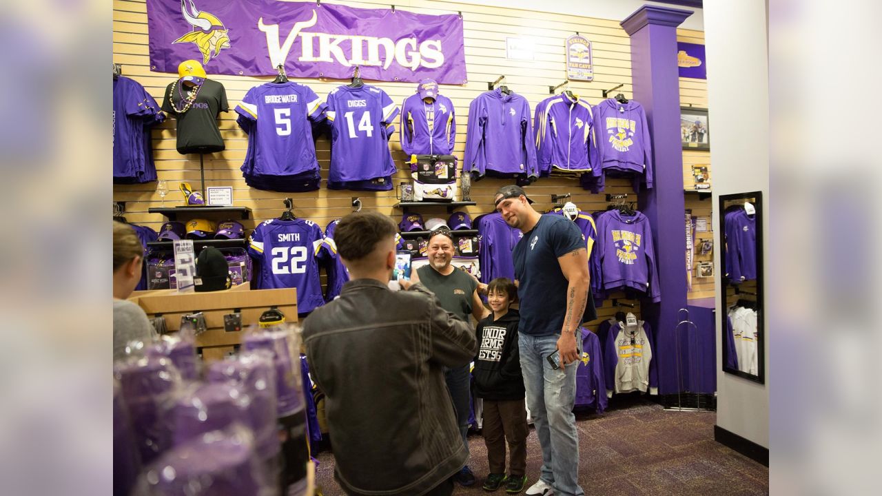 Photos: The Rhino Meets Vikings Fans at MOA