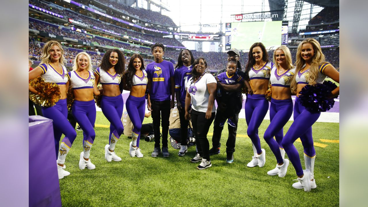 Cheerleader Photos: Vikings-Seahawks